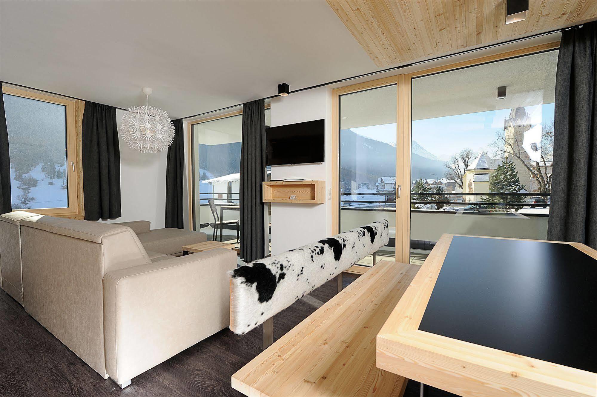 Chasa Altana Apartment อิสชเกิล ภายนอก รูปภาพ